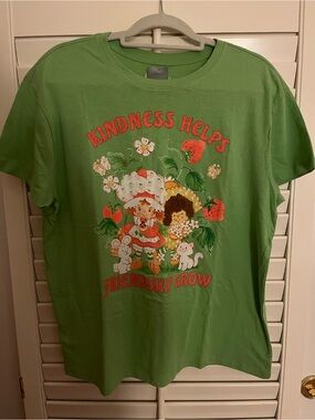 Strawberry Shortcake juniors green graphic tee